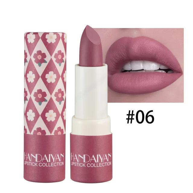 Velvet matte lipstick: Long-lasting, fade-resistant, 8 colors.