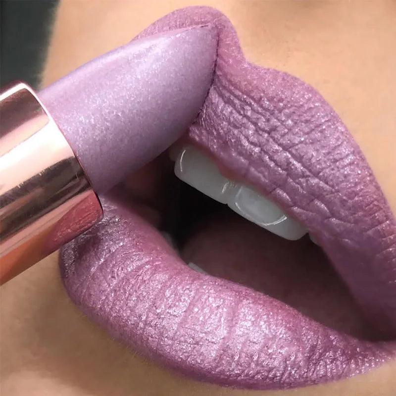 Waterproof glitter lipstick: Long-lasting velvet matte.